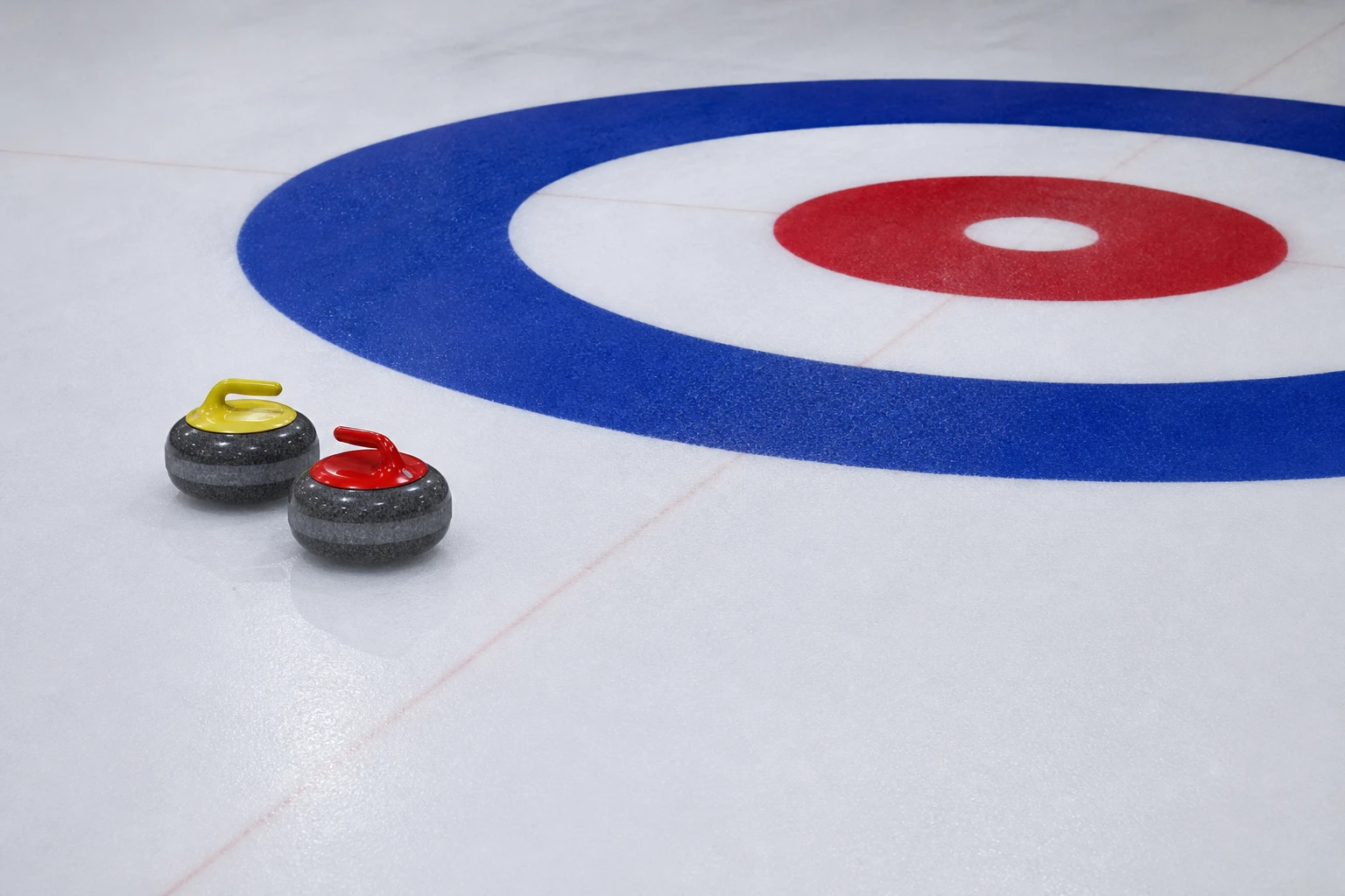 Två curlingstenar förplacerade vid sidan av boet