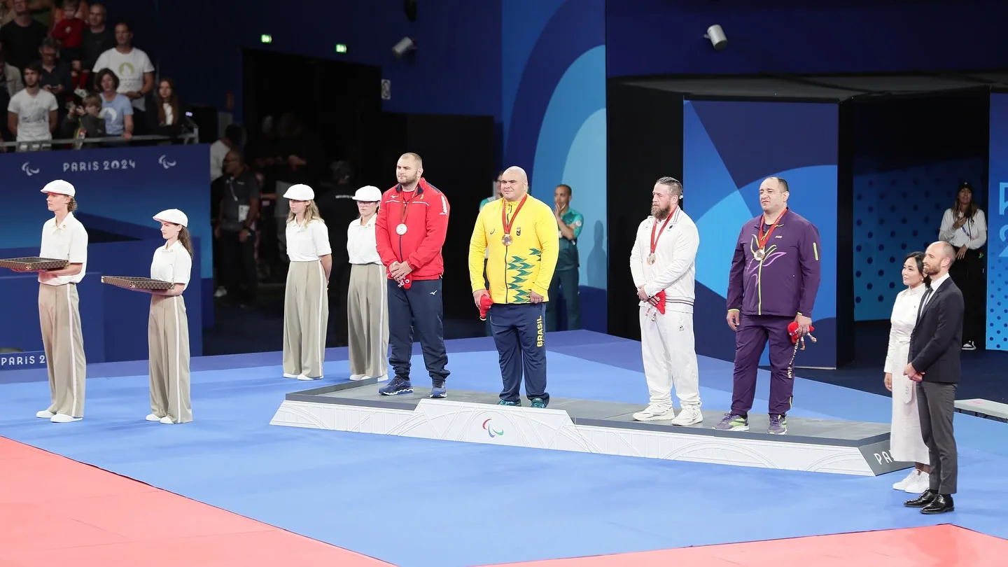 Ilham Zakiyev tävlar under Paralympics i Paris 2024.
