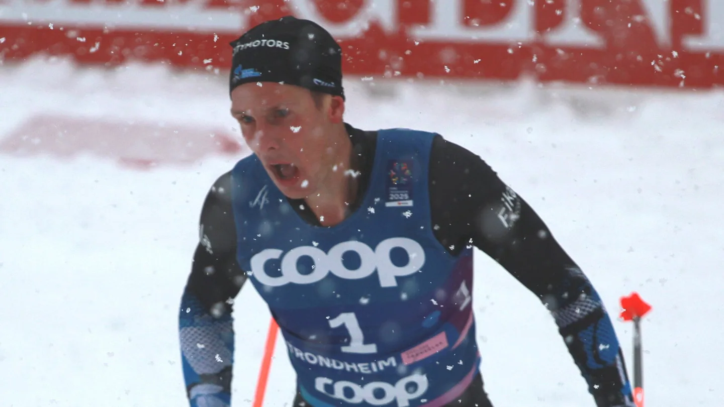Henri Roos kör 10 kilometer klassiskt under skid-VM i Trondheim 2025.