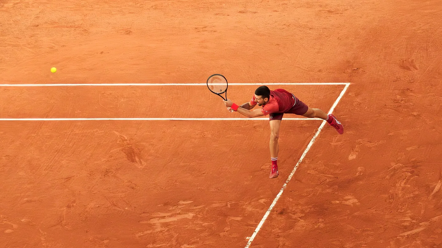Novak Djokovic spelar Franska öppna 2024 på Roland-Garros.
